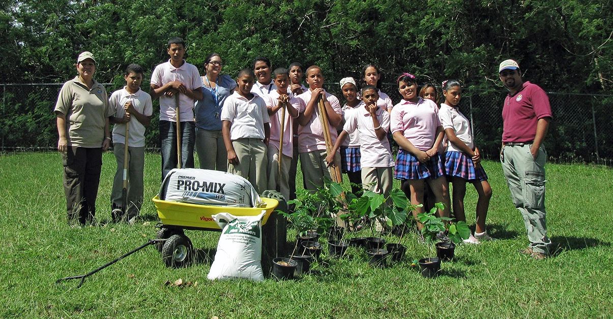 Outdoor planting through outreach and education at a local junior high school in Vieques